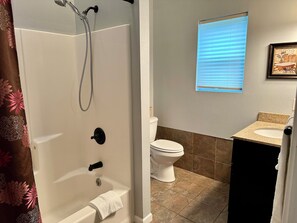 Shower, towels, toilet paper - 4 Cozy Cabins connected on Lake Leelanau (Traverse City)