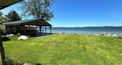 4 Cozy Cabins connected on Lake Leelanau