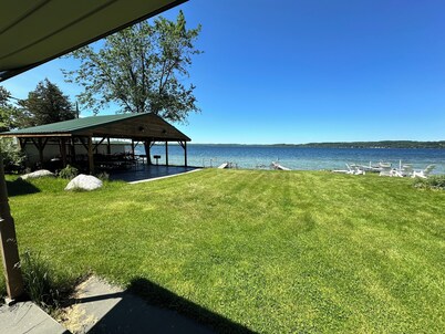 4 Cozy Cabins connected on Lake Leelanau