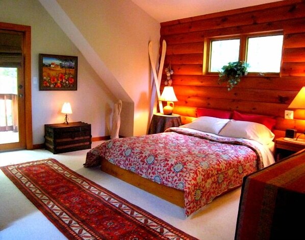 4 bedrooms, desk, iron/ironing board, WiFi