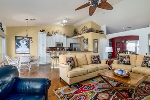 Smart-tv, dvd-afspiller, bøger, videobibliotek