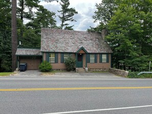 Exterior - Tall pine house (Lake George)