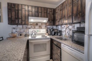 Full-size fridge, microwave, oven, stovetop - Dillon Overlook Condo (Dillon)