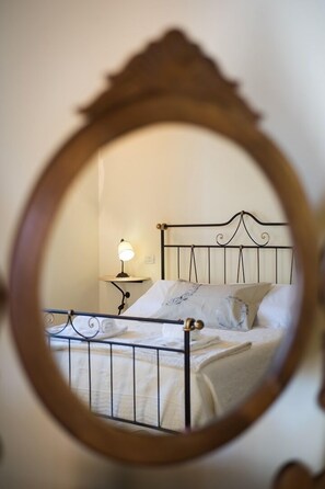 4 bedrooms, iron/ironing board, travel crib, free WiFi - Top Location - Villa in San Gimignano, Top View, 4 DBL En-Suite, Pool, AC, WiFi (San Gimignano)