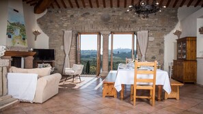 Smart TV, books, printers - Top Location - Villa in San Gimignano, Top View, 4 DBL En-Suite, Pool, AC, WiFi (San Gimignano)