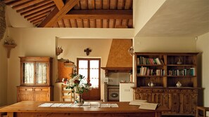 Interior - Top Location - Villa in San Gimignano, Top View, 4 DBL En-Suite, Pool, AC, WiFi (San Gimignano)