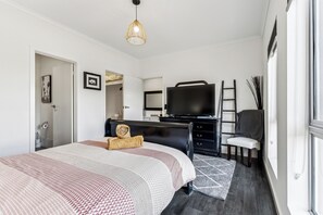 3 camere, una scrivania, ferro/asse da stiro, culla da viaggio