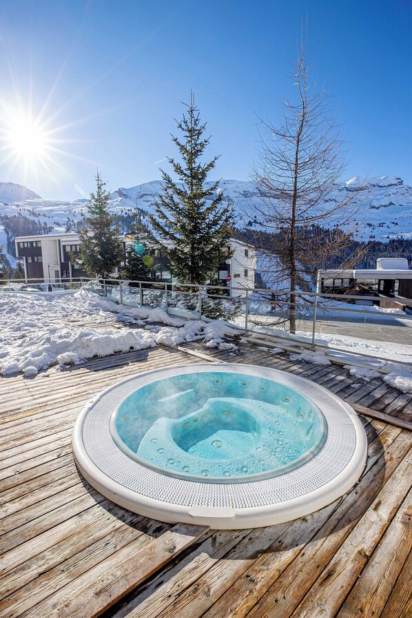 Bain à remous extérieur