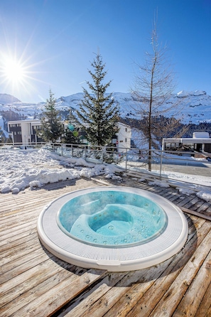 Outdoor spa tub - Appartement 5p, accès direct aux pistes et jacuzzi (FLAINE)
