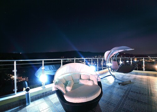 Seaview Luxury PenthouseMaisonette in Panoramic Roof Complex