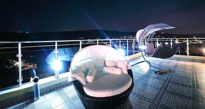 Seaview Luxury PenthouseMaisonette in Panoramic Roof Complex