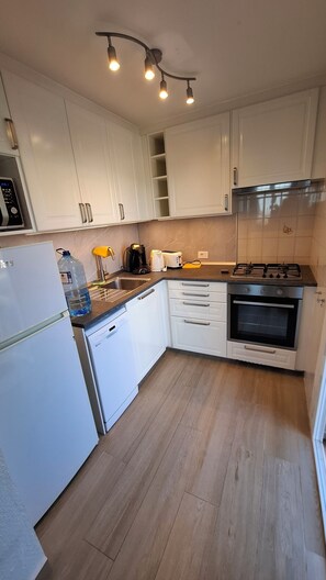 Fridge, microwave, oven, stovetop - Magnificent villa with private swimming pool and breathtaking sea/mountain view (Orba)