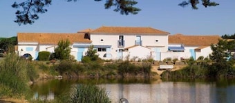Maison lumineuse et cosy à 250m du lac | Entrée privée!