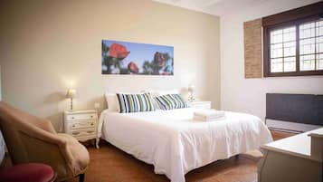 6 bedrooms, iron/ironing board, free WiFi, bed sheets