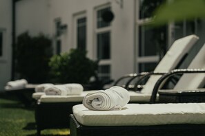 Property grounds - Cotswold Riverside House Amazing indoor heated swimming pool hot tub games Room (Nr Gloucester)