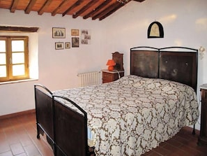 3 bedrooms, WiFi, bed sheets