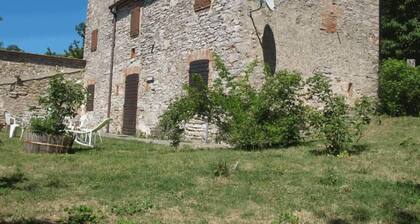 Monterotondo Marittimo Romanttinen mökki lepää metsässä