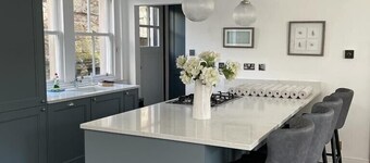 Stunning house (sleeps 5) in the heart of St. Andrews with private parking