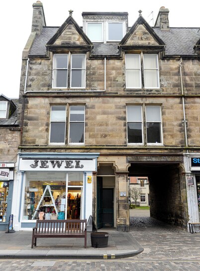 Stunning house (sleeps 5) in the heart of St. Andrews with private parking