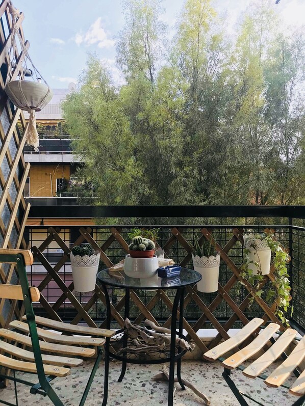 Property grounds - "Live like a local in the Acropolis" Sunny Studio on Drakou pedestrian, Koukaki (Athina)