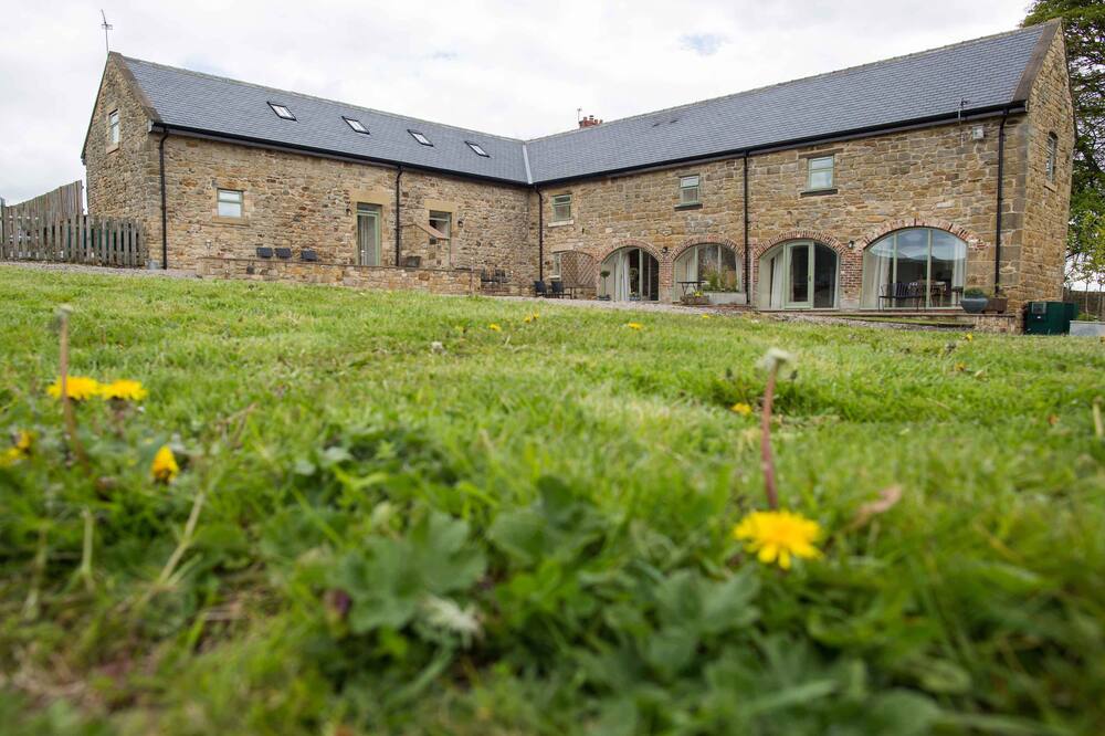 Pig Run Barn-4 Star Gold Cottage set in countryside nr Beamish, Newcastle&Durham