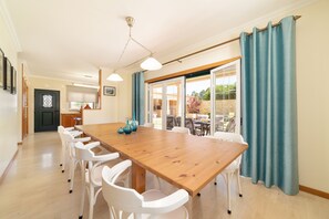 Dining - Amazing Villa with capacity for 8 people. (nazaré)