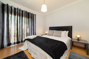 4 bedrooms, iron/ironing board, travel crib, free WiFi