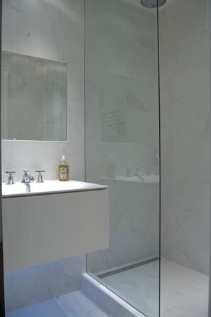 Combined shower/tub, hair dryer, towels, soap