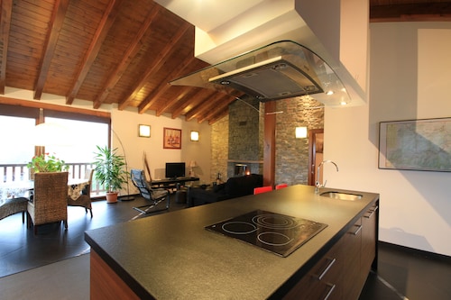 Charming apartment with mountain views for 4 people, Casa Angiz Etxea 1