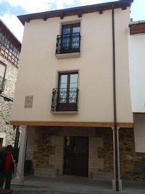 Exterior - Casa Blanquita for 10 people (Molinaseca)