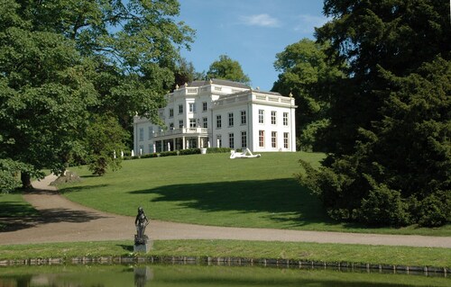 Spacious&Light gateway house.