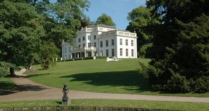 Spacious&Light gateway house.