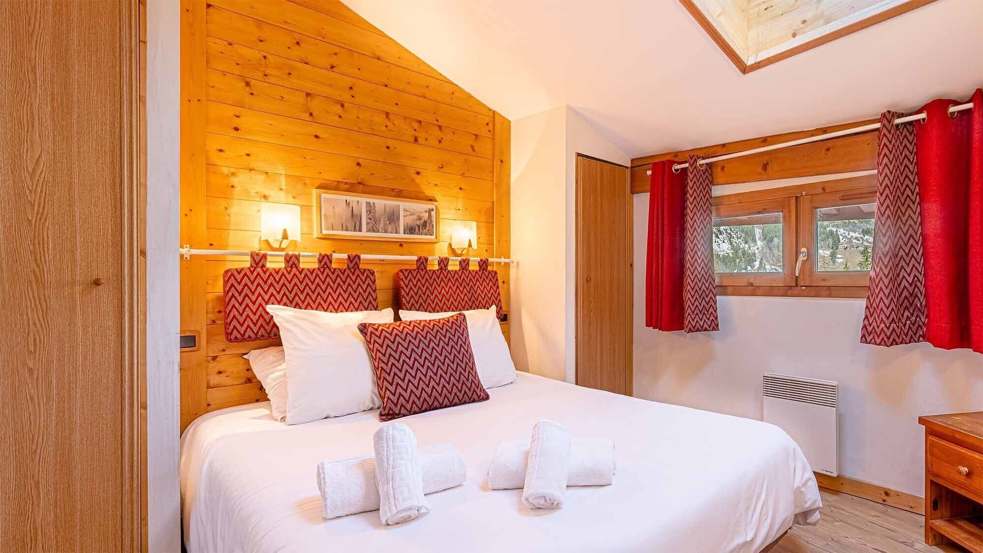 2 bedrooms, bed sheets