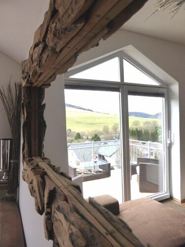 Ylellinen huoneisto täysin varustettu upealla panoraamanäkymällä!