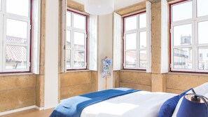 3 habitaciones, tabla de planchar con plancha, internet y ropa de cama 
