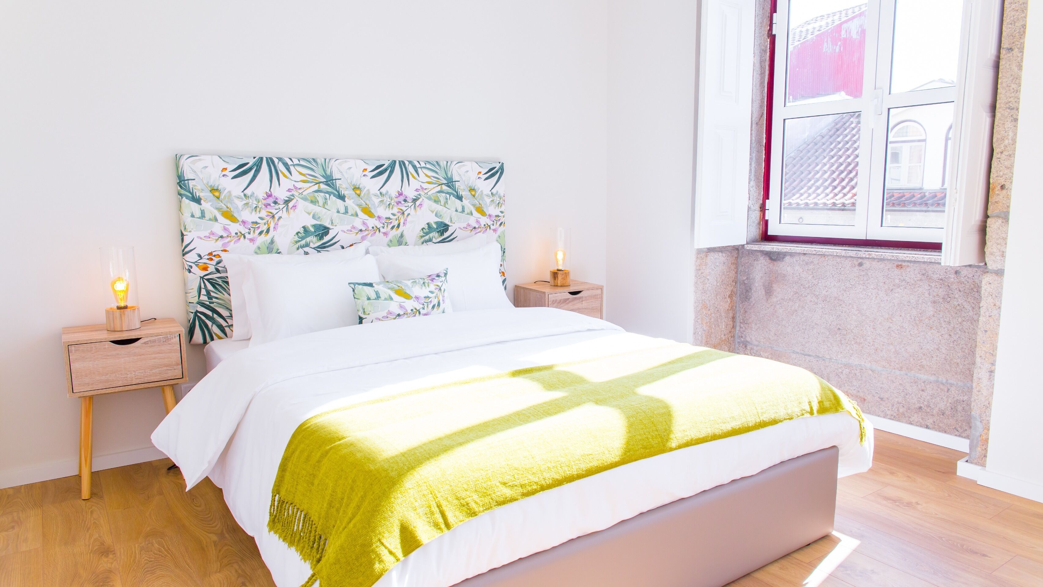 3 bedrooms, iron/ironing board, internet, bed sheets