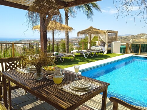 Villa with pool and beautiful views, discounts