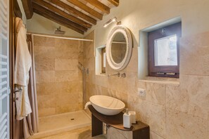 Shower, hair dryer, bidet, towels - VILLA WITH 6 APARTMENTS 23 SEATS BEDS (Radicondoli)