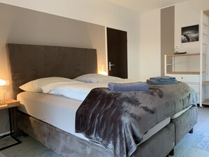 3 dormitorios, tabla de planchar con plancha, wifi gratis y ropa de cama