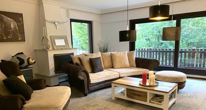 Grosse Wohnung mit drei Schlafzimmern, Wohnzimmer, Küche, Esszimmer, Garten