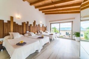 4 slaapkamers, een strijkplank/strijkijzer, gratis wifi, beddengoed