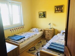 2 makuuhuonetta, silitysrauta/-lauta, vauvan matkasänky, ilmainen Wi-Fi
