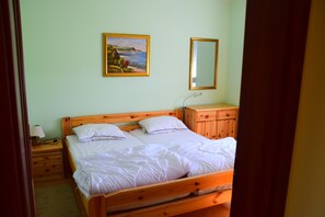 2 soverom, strykejern/-brett, reiseseng for barn og wi-fi (inkludert)