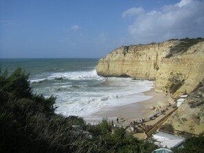 Plage à proximité, chaises longues