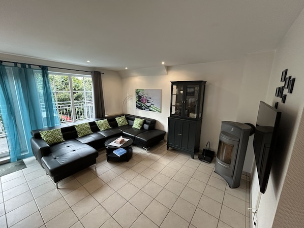 Smart TV, fireplace, DVD player, books