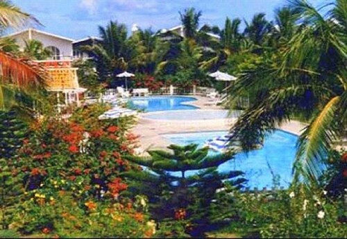 House in residence, quiet, collective swimming pool, 1.8 km from the beach