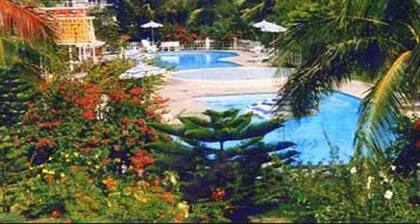 House in residence, quiet, collective swimming pool, 1.8 km from the beach