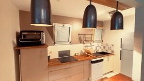 Fridge, oven, stovetop, dishwasher