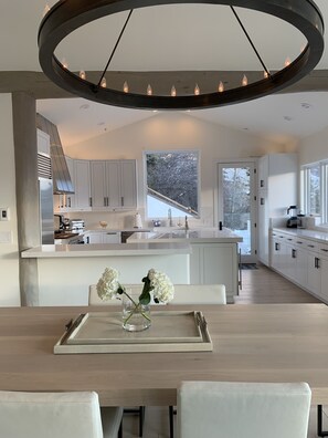 KĂŒhlschrank, Mikrowelle, Ofen, Herdplatte