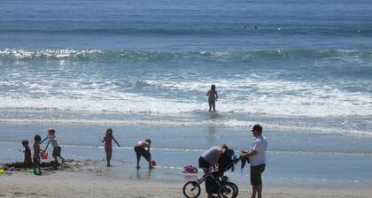 Carlsbad Beach Cottage - 1/2 Block zum Sandstrand und in der Nähe von Legoland